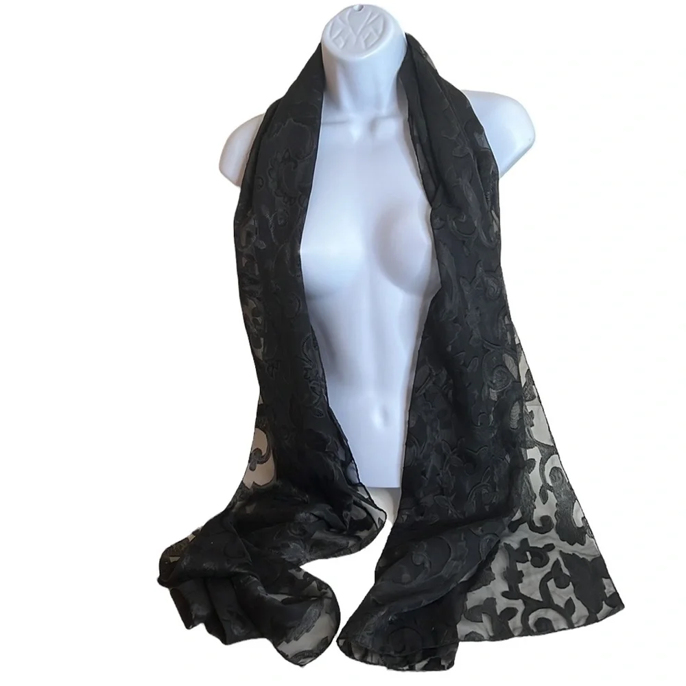 Liz Claiborne black scarf lightweight